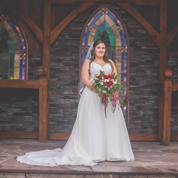 👚Meet your Posher, Lindsey!👗 - Picture 8 of 8